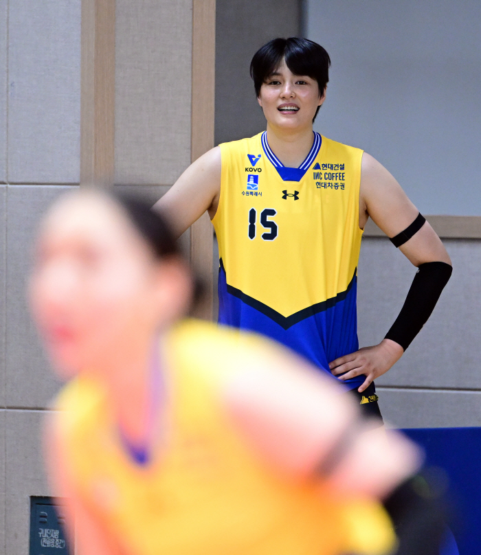 '여전했던 존재감' 김희진, 어색한 노란 유니폼 속에 찾은 '행복'…"정…