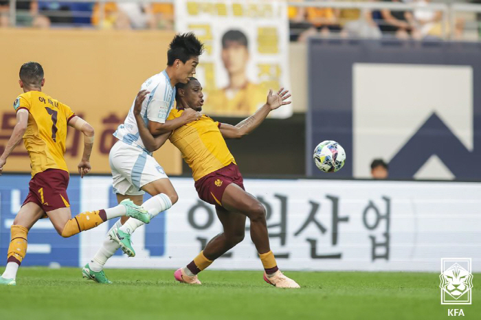 [코리아컵 현장리뷰]'김영권 전반 퇴장→조성권 결승골' 광주, 울산 1-…