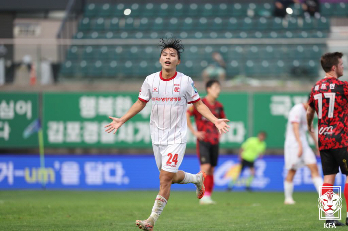 '최재영-김동현-갈레고 연속골' 부천, 김포에 3-1 승 '9년만의 4강…