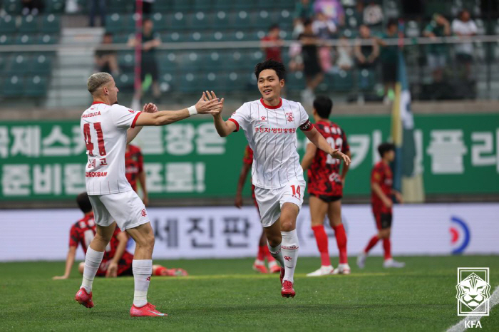'최재영-김동현-갈레고 연속골' 부천, 김포에 3-1 승 '9년만의 4강…