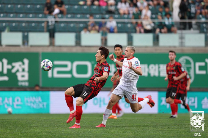 '최재영-김동현-갈레고 연속골' 부천, 김포에 3-1 승 '9년만의 4강…