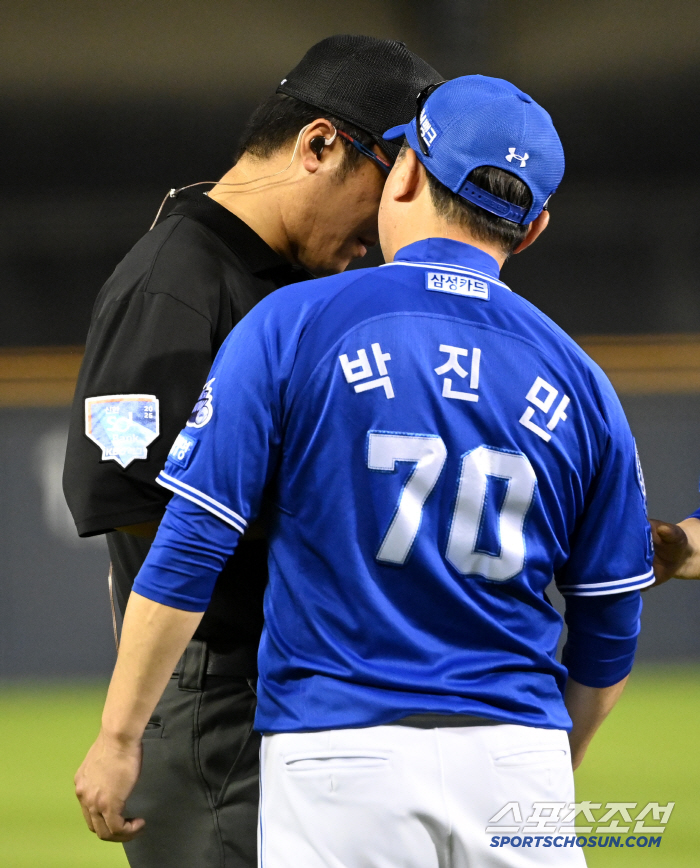 '류지혁은 스윙, 김재환은 노스윙?' 3루심 향해 돌진한 '순둥이' 박진…