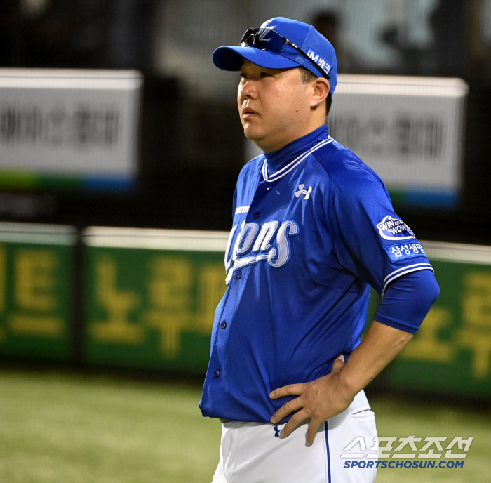 '류지혁은 스윙, 김재환은 노스윙?' 3루심 향해 돌진한 '순둥이' 박진…