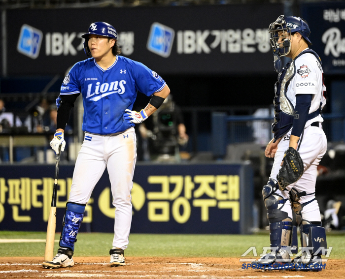 '류지혁은 스윙, 김재환은 노스윙?' 3루심 향해 돌진한 '순둥이' 박진…