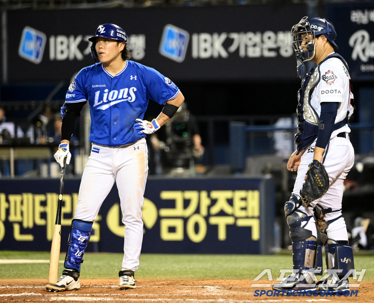 '류지혁은 스윙, 김재환은 노스윙?' 3루심 향해 돌진한 '순둥이' 박진…