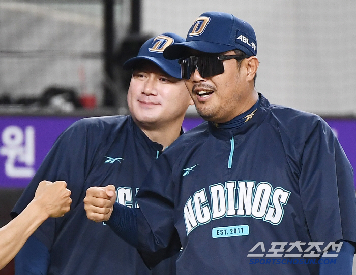 [포토] 승리 기뻐하는 이호준 감독