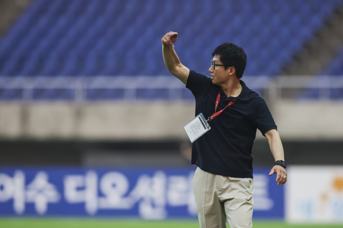 스케일이 다른 이정효의 공개구애 "광주FC에 투자하면 클럽월드컵 진출해보…