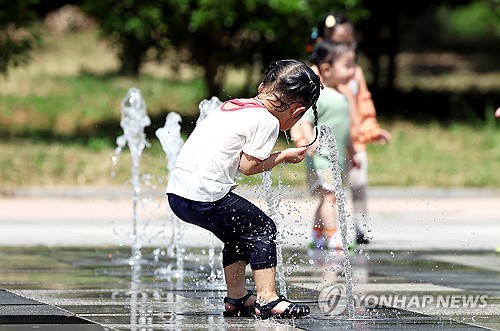 전북 구름 많다가 차차 맑아져…낮 기온 30∼35도