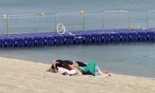 [르포] 최저기온 30.4도 초열대야 이틀째…"바닷가 나와 꿀잠 잤어요"