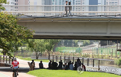 때이른 폭염 피할 '무더위 쉼터' 6.7만곳 운영…전년比 14%↑
