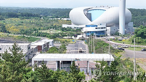 제주환경자원순환센터 쓰레기 처리 재개…주민들 봉쇄 풀어