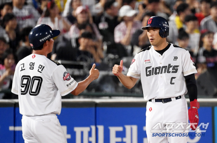 '엘롯라시코 자존심 지킨 롯데 캡틴' 임찬규 무너뜨린 투런포...158k…