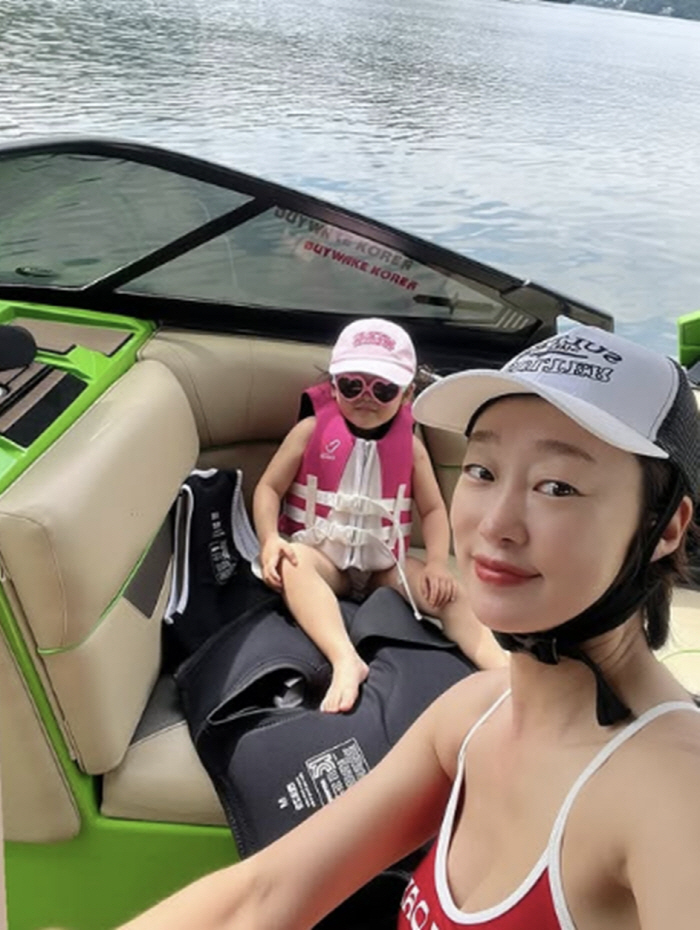 [SCin스타] 최여진, '재혼' ♥남편과 벌써 2세 계획? 서퍼 아기 …