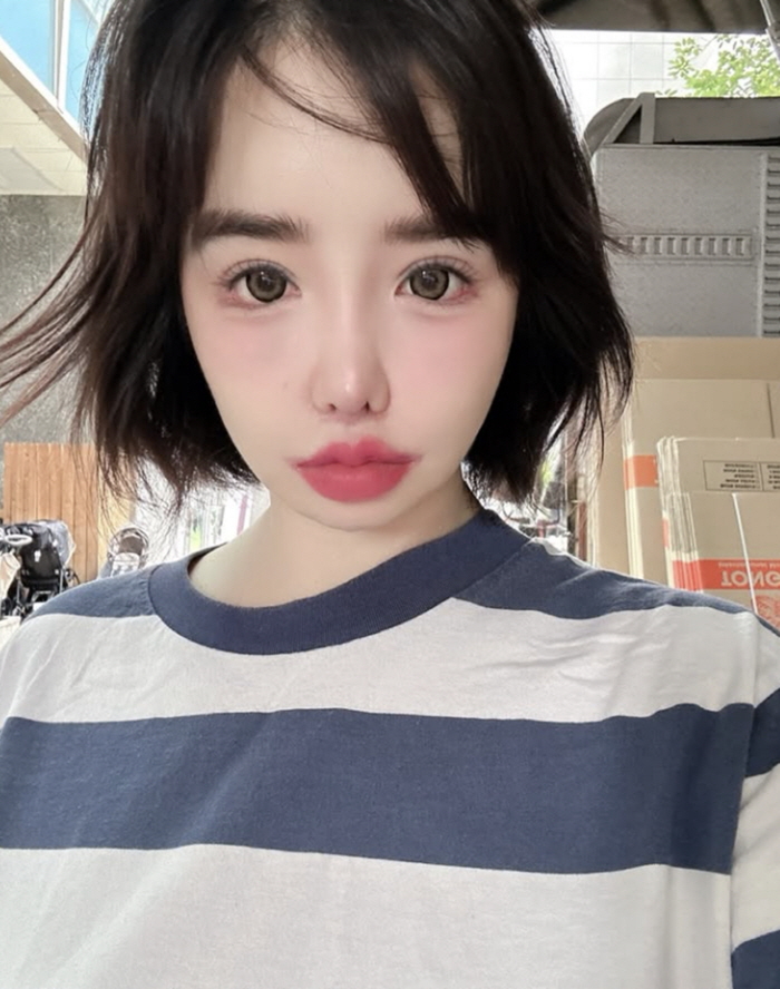 [SCin스타] 박봄, 아침부터 숙취 메이크업으로 '굿모닝'..나날이 발…