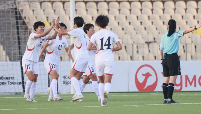 '아시아 최강' 북한 축구 뭐야? 2경기 연속 10-0 미쳤다!...한국…