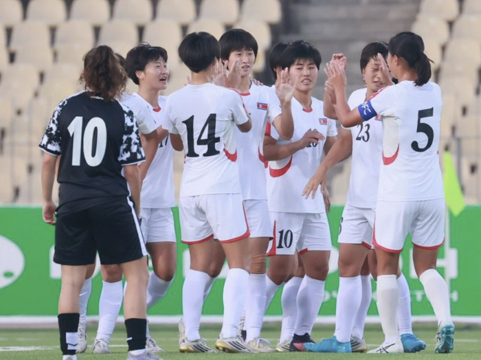 '아시아 최강' 북한 축구 뭐야? 2경기 연속 10-0 미쳤다!...한국…