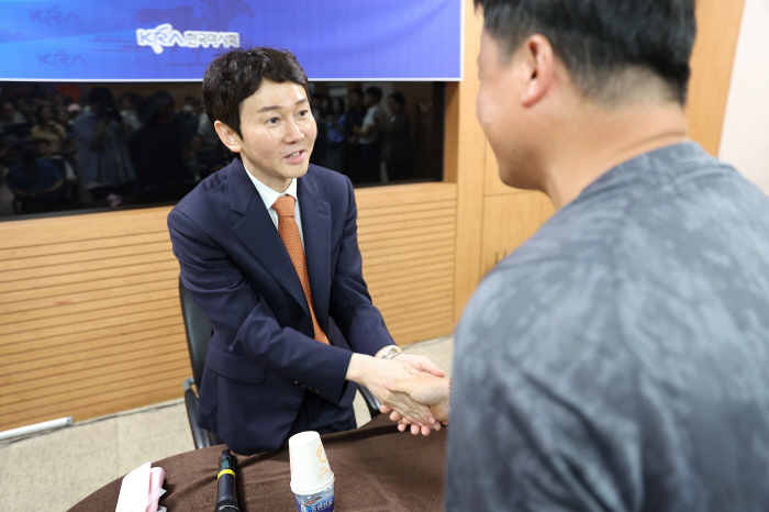 [경마]조교사로 제2의 인생 시작하는 유현명 "기수로 살아 행복했다"
