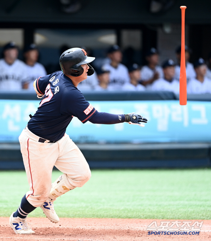 [포토] '이호준 감독 아들' 성남고 이동욱의 시원한 타격