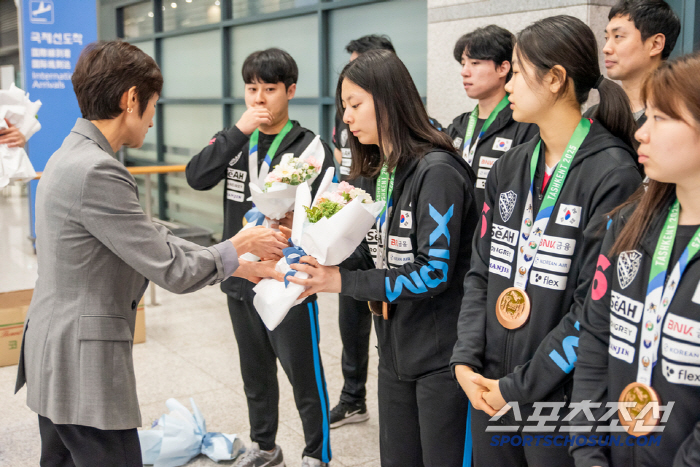 "亞선수권 금2-은2-동4" 中,日 넘은 韓탁구 미래들의 금의환향