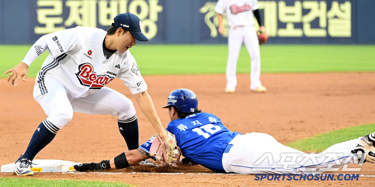 타율 1위가 왜 스퀴즈를? → 주자 횡사 부른 '번트모션' 어떻게 봐야할…