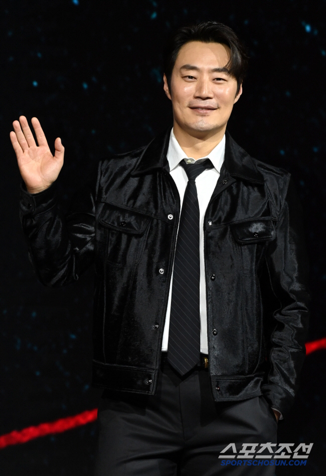 이희준, '악연' '나인퍼즐' 소처럼 일하더니 새 일 벌였다..미술가 데뷔→쿤 작가 콜라보 전시 개최