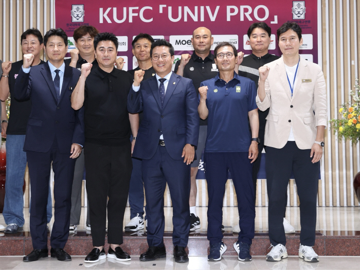 [현장에서]"네가 왜?" 주변도 깜짝 놀란 변신, 안정환 대학축구 디렉터…