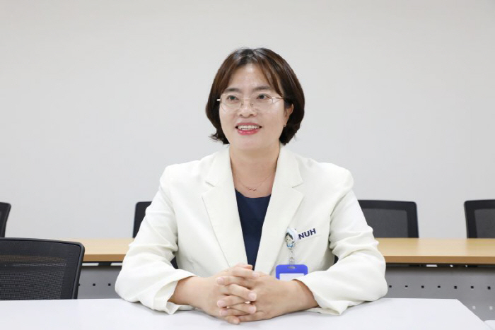 '손에 안 묻는 소독 면봉' 특허…박경혜 간호사, 의료현장 불편 개선 아…