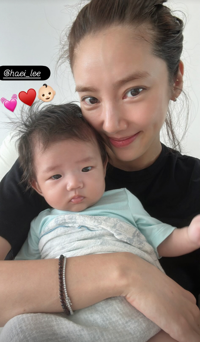 손담비, 딸 자랑은 하루도 못 참아! 붕어빵 ♥해이와 '1일 1셀카'