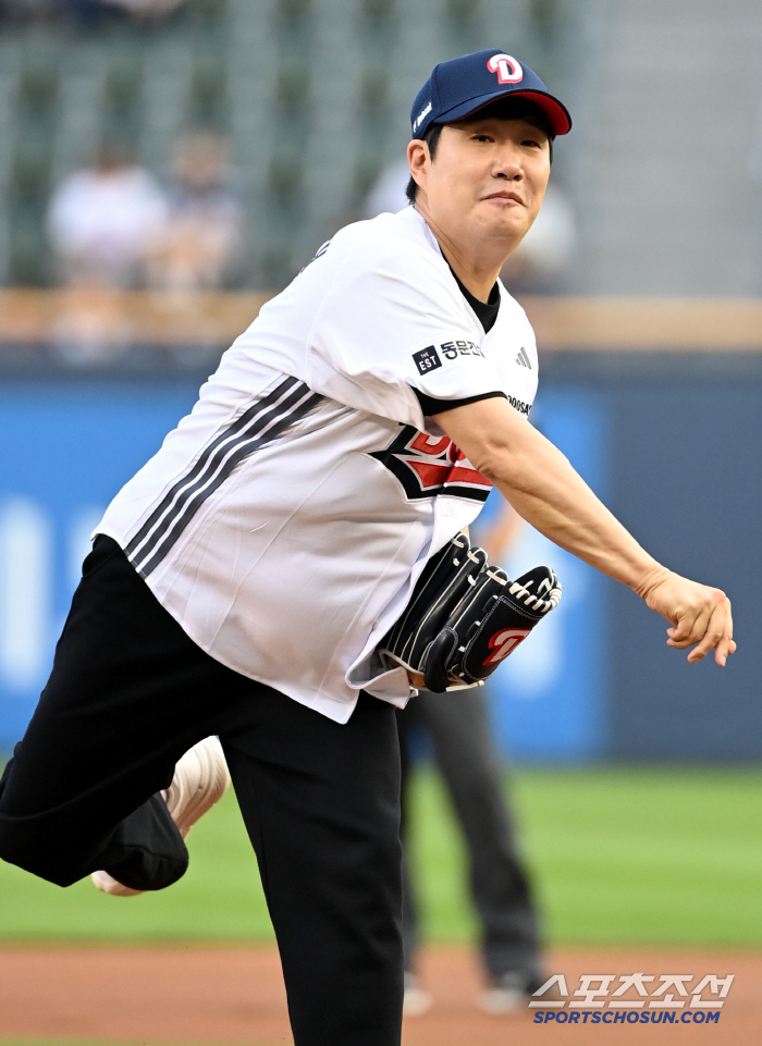 [포토] 배성재, 베어스 찐팬의 시구