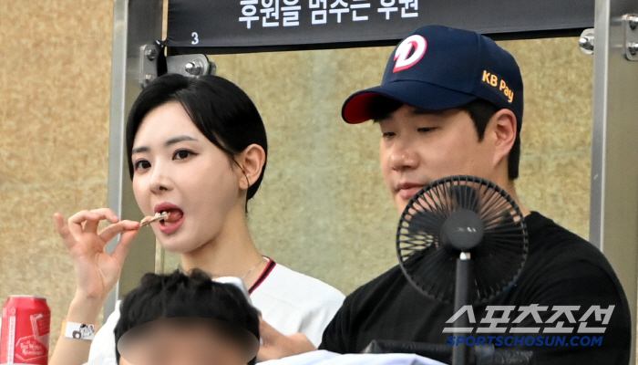 [포토] 배성재-김다영 부부, 오늘은 야구장 데이트