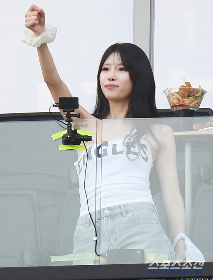 [포토] 한화 골수팬 이미주, 또 야구장 나들이