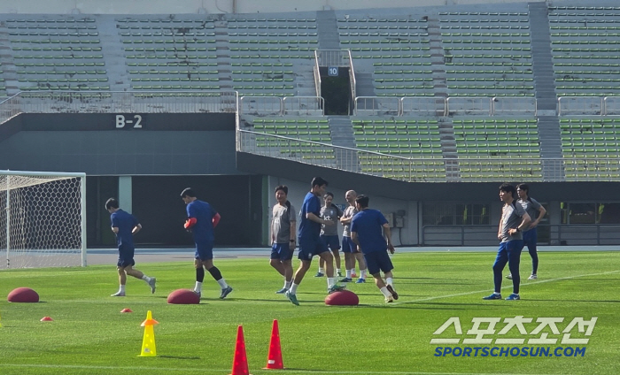 [현장에서]'동아시안컵으로 본격 WC 준비!'...'전쟁 선포' 홍명보 …