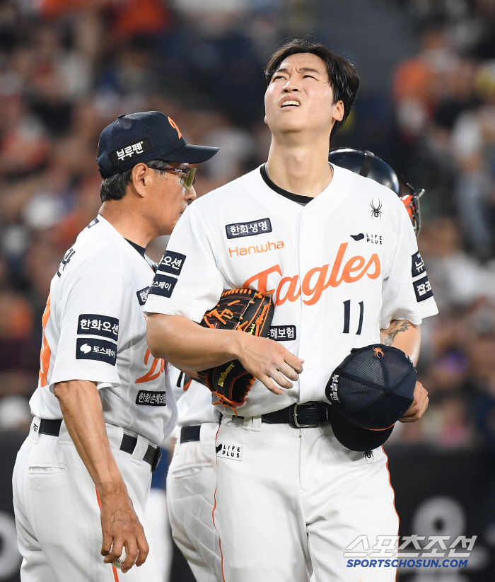 [포토] 3실점 엄상백, 4회 못 넘기고 강판