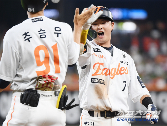 [포토] 역전 적시타 친 이도윤