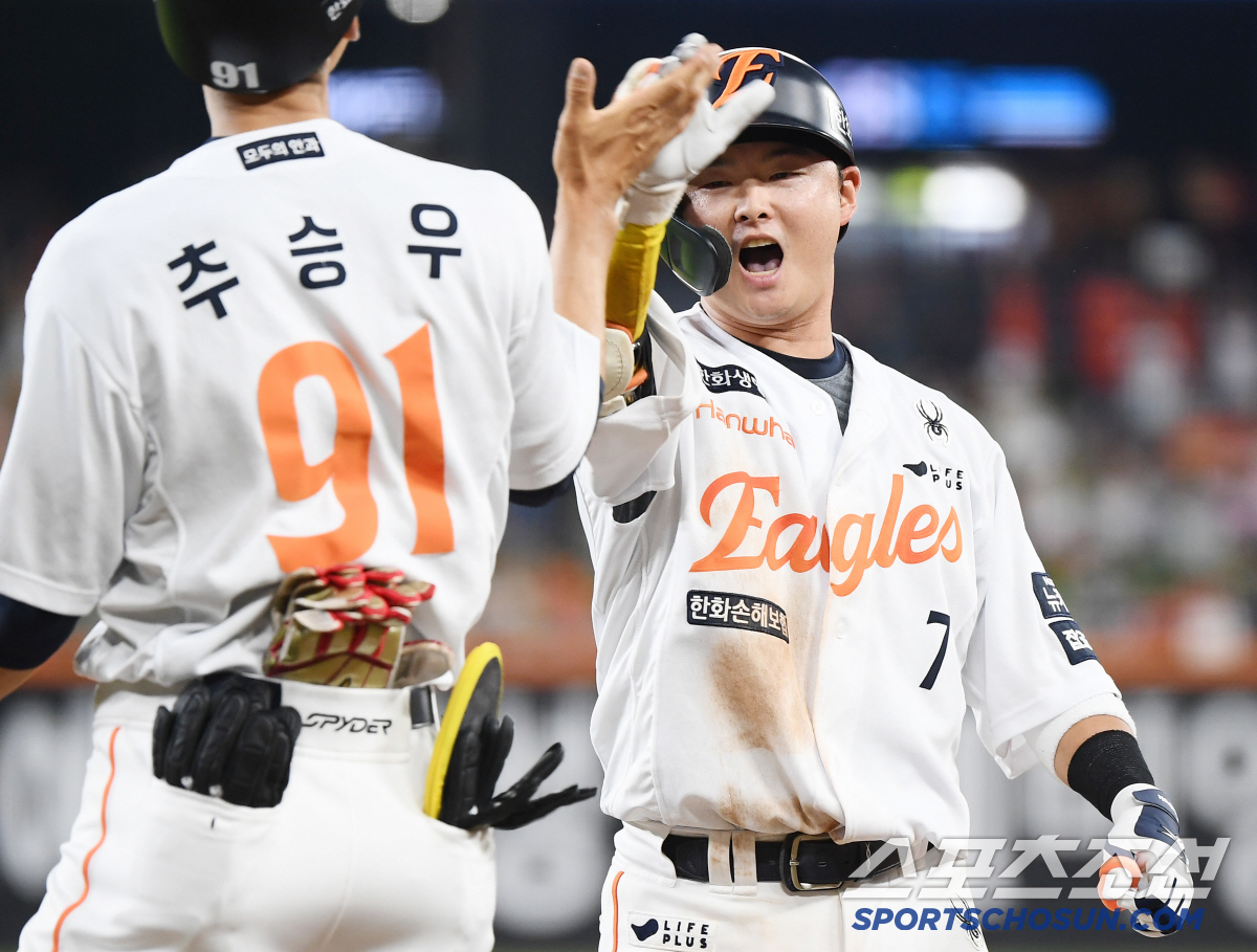 [포토] 역전 적시타 친 이도윤