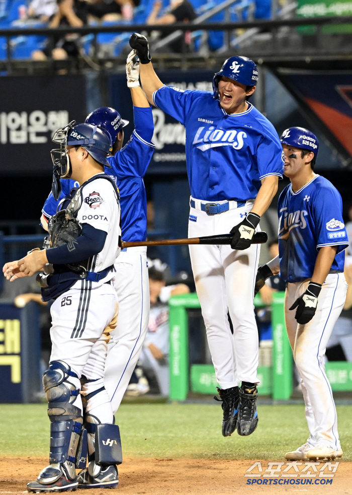 [포토] 구자욱, 이재현이 해냈다!