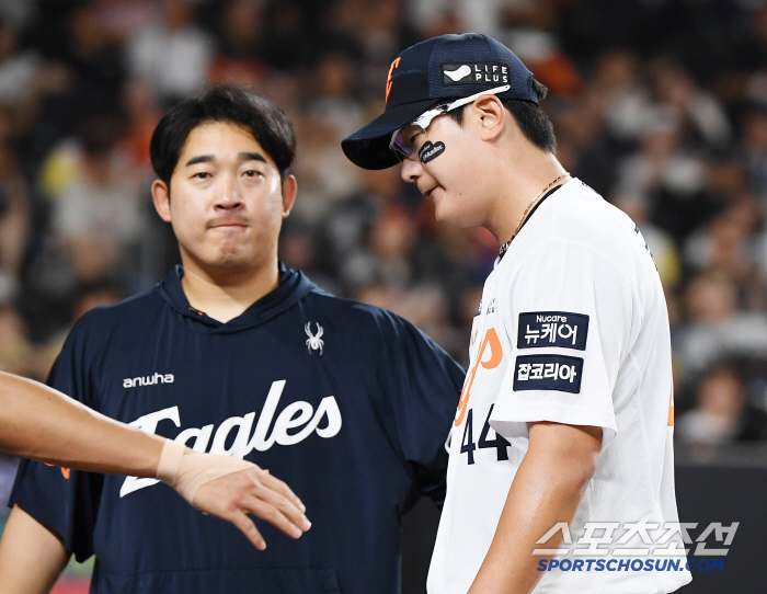 [포토] 김서현, 4사구 4개로 실점 후 강판