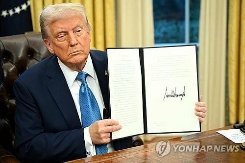 트럼프, '외국인 관광객 美국립공원 입장료 인상' 행정명령 서명