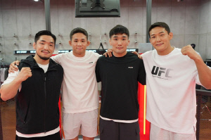 UFC 신예 4총사 팬 사인회 성황…유수영 