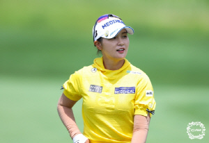 KLPGA 30경기 연속 컷 통과 멈춘 박현경 
