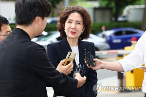 이진숙, 논문 중복게재에 제자 논문 가로채기 의혹도(종합)