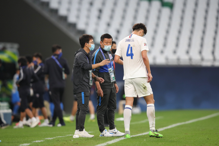 휴가 갔더니 "연락 안받네! 관둬!"…'억까'도 이 정도면 병, 中 왜 …