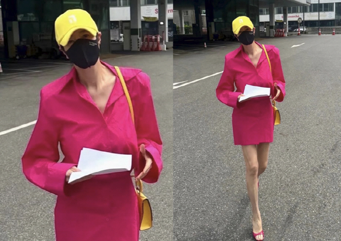 김혜수, 50대에 '핫핑크' 소화력...과감 깔맞춤 패션+늘씬 각선미까지