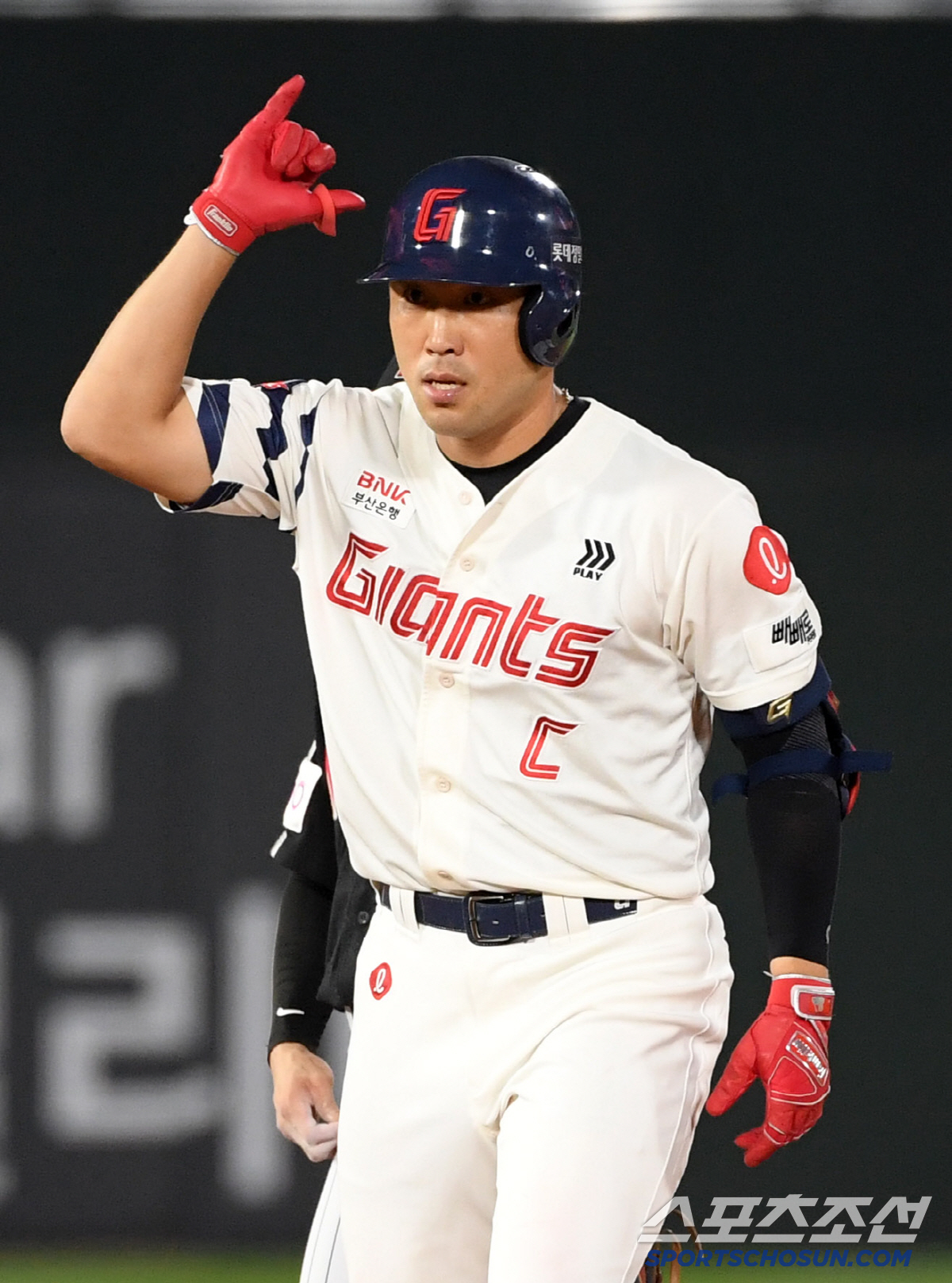 39세에도 낡지않는 남자! 선제 투런포 → '약속의8회' 결승타까지…40…