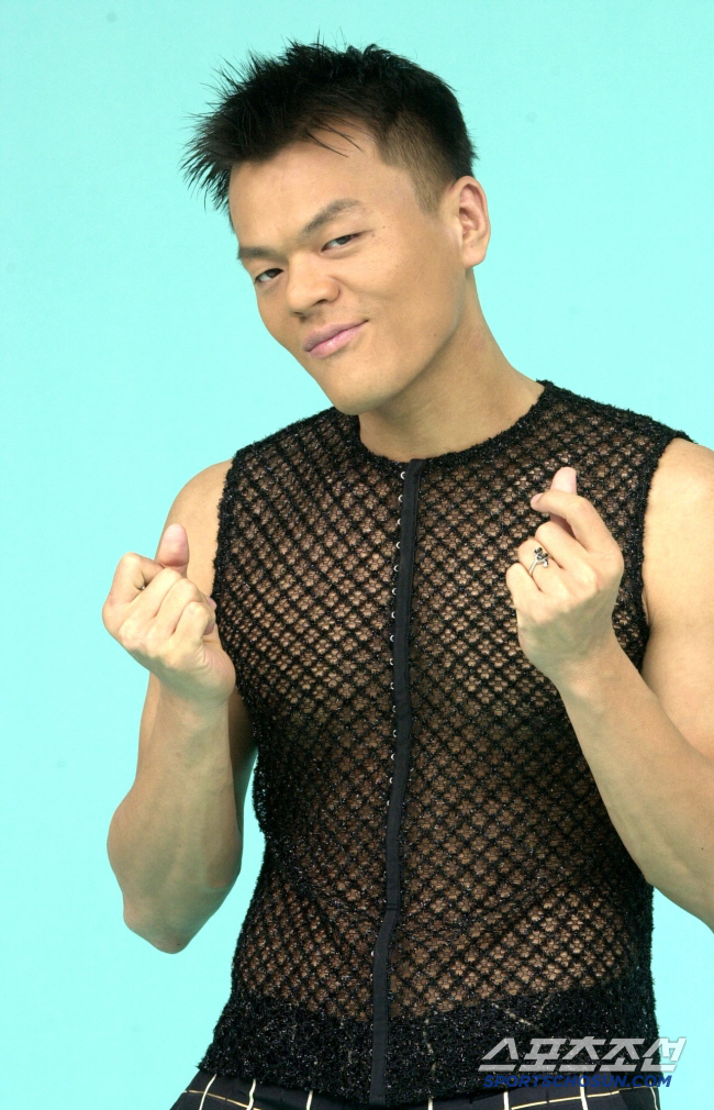 파격 워터밤 의상 선공개한 가수.."몸도 준비 됐어요"