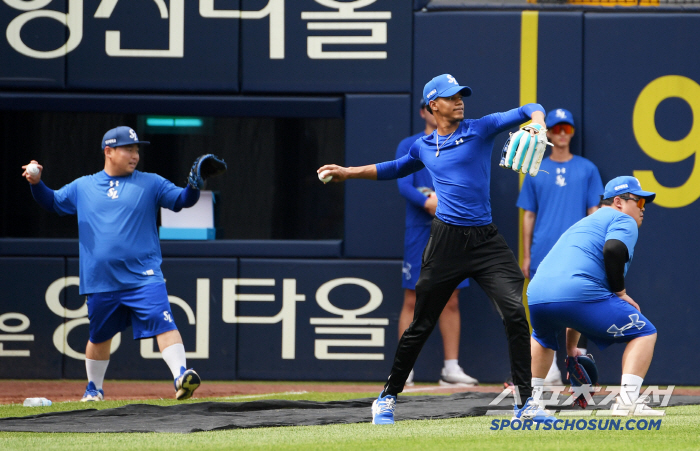 [포토] 디아즈 '강한 어깨'