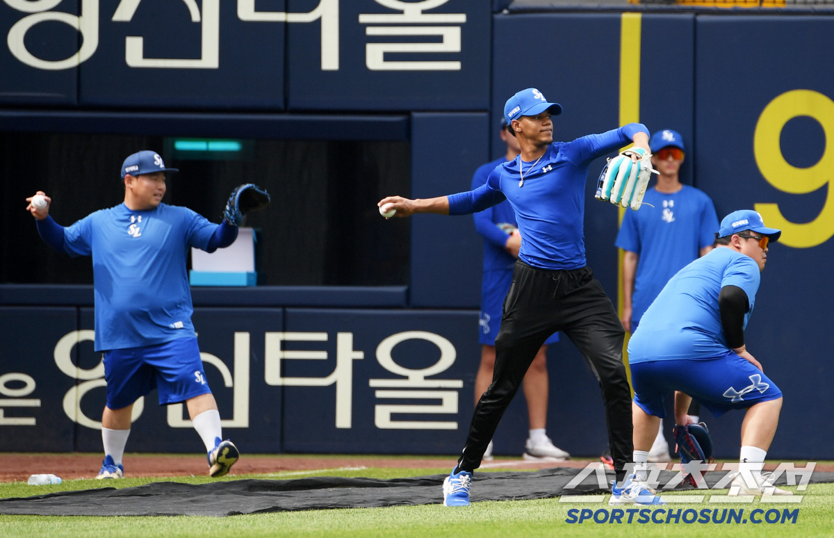 [포토] 디아즈 '강한 어깨'