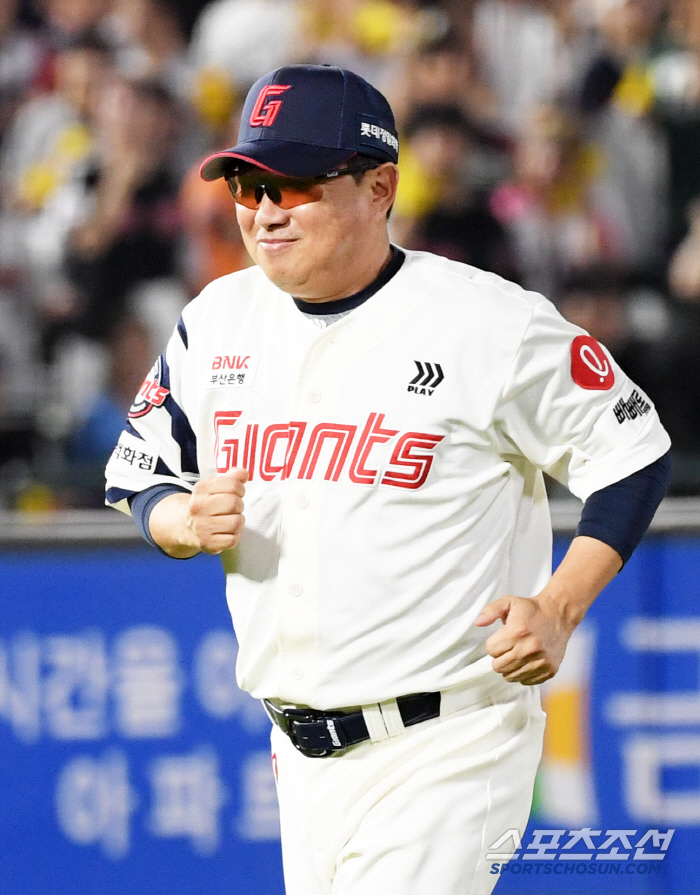 "소리 빽 지르더라, 시끄럽다 이거지"…김태형 감독, 왜 김원중 돌발 행…