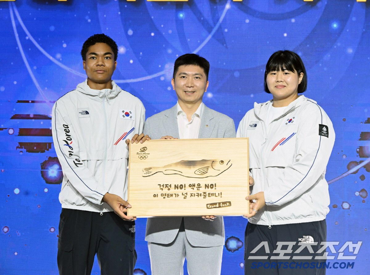 '이 명태가 널 지켜줄테니!" 'MZ 아는'유승민 회장,U대회 결단식 대…