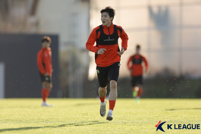 [단독]"잔류에 올인"수원FC, 강원서 김경민 전격영입해 '막강 우측 라…